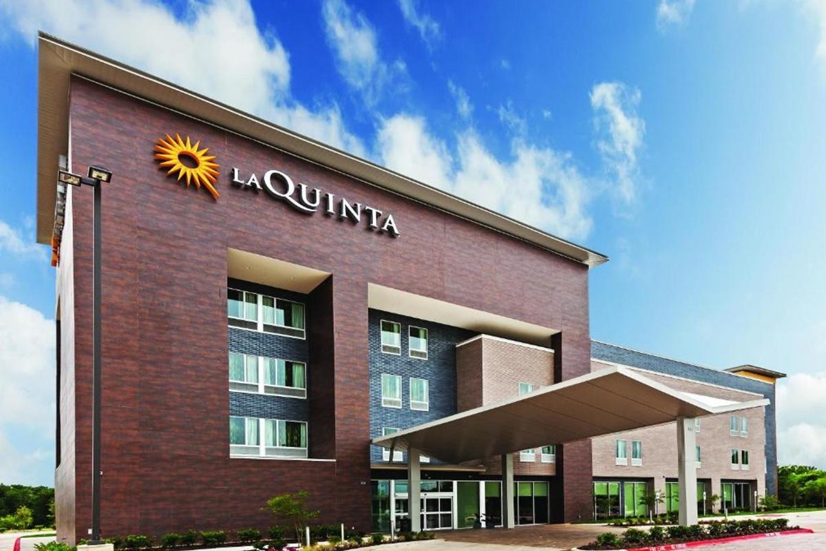 La Quinta Inn & Suites By Wyndham Orlando I-Drive Theme Parks Exterior photo